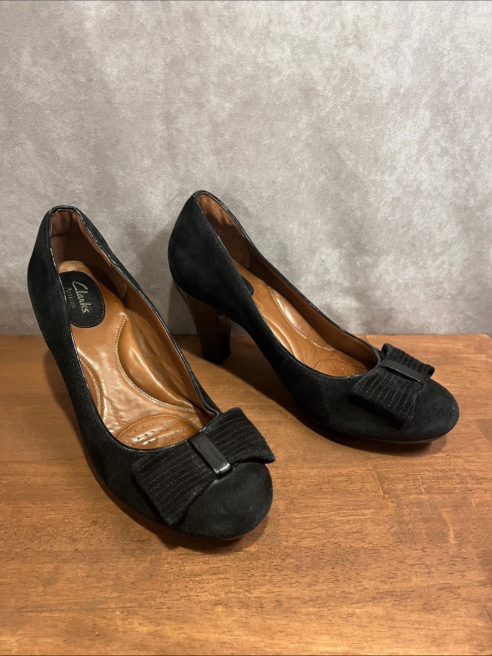 Clarks Artesian Black Suede Bow Block Heels size 9.5